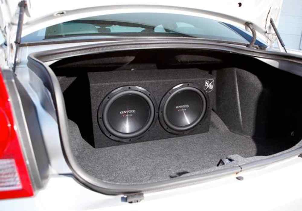 subwoofer cuts in and out